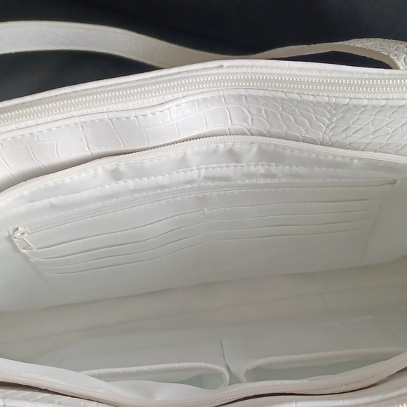 Vintage Sag Harbor Large White Faux-Croc Shoulder Bag With Ample Storage - Picture 12 of 17